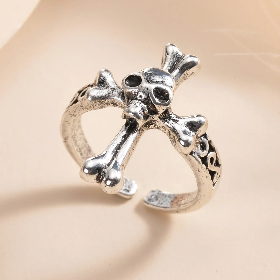 Vintage Silver Color Exaggerated Skeleton Hug Ring for Men Women Punk Adjustable Opening Ring Retro Jewelry Gift Dropshipping