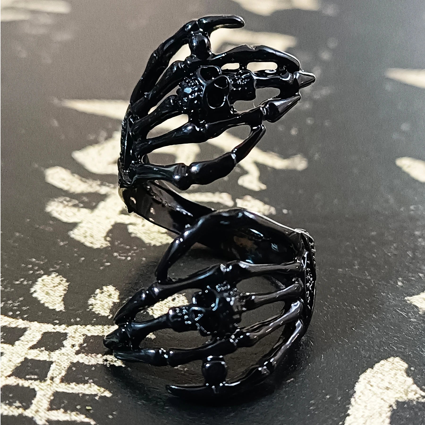 Vintage Silver Color Exaggerated Skeleton Hug Ring for Men Women Punk Adjustable Opening Ring Retro Jewelry Gift Dropshipping