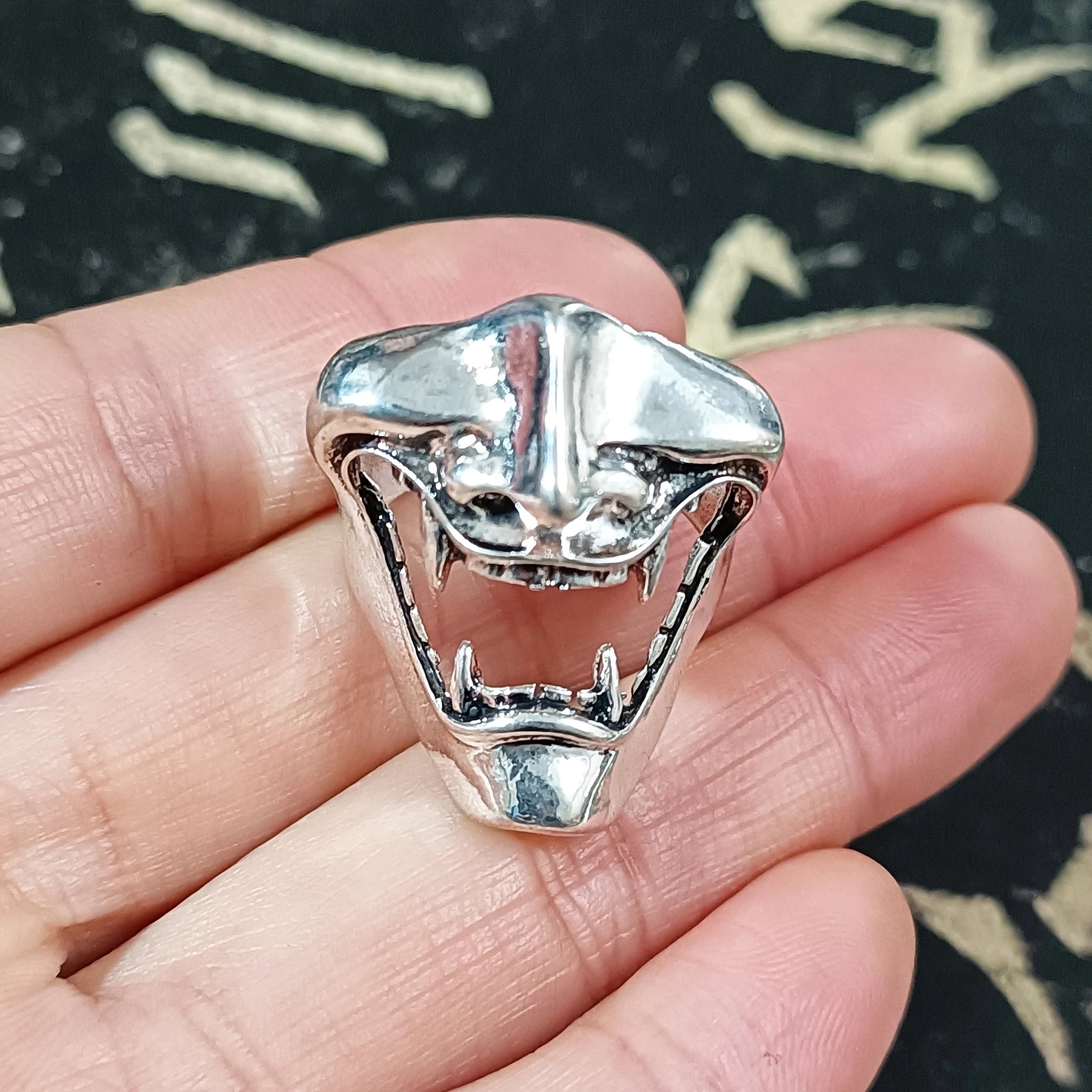 Vintage Silver Color Exaggerated Skeleton Hug Ring for Men Women Punk Adjustable Opening Ring Retro Jewelry Gift Dropshipping