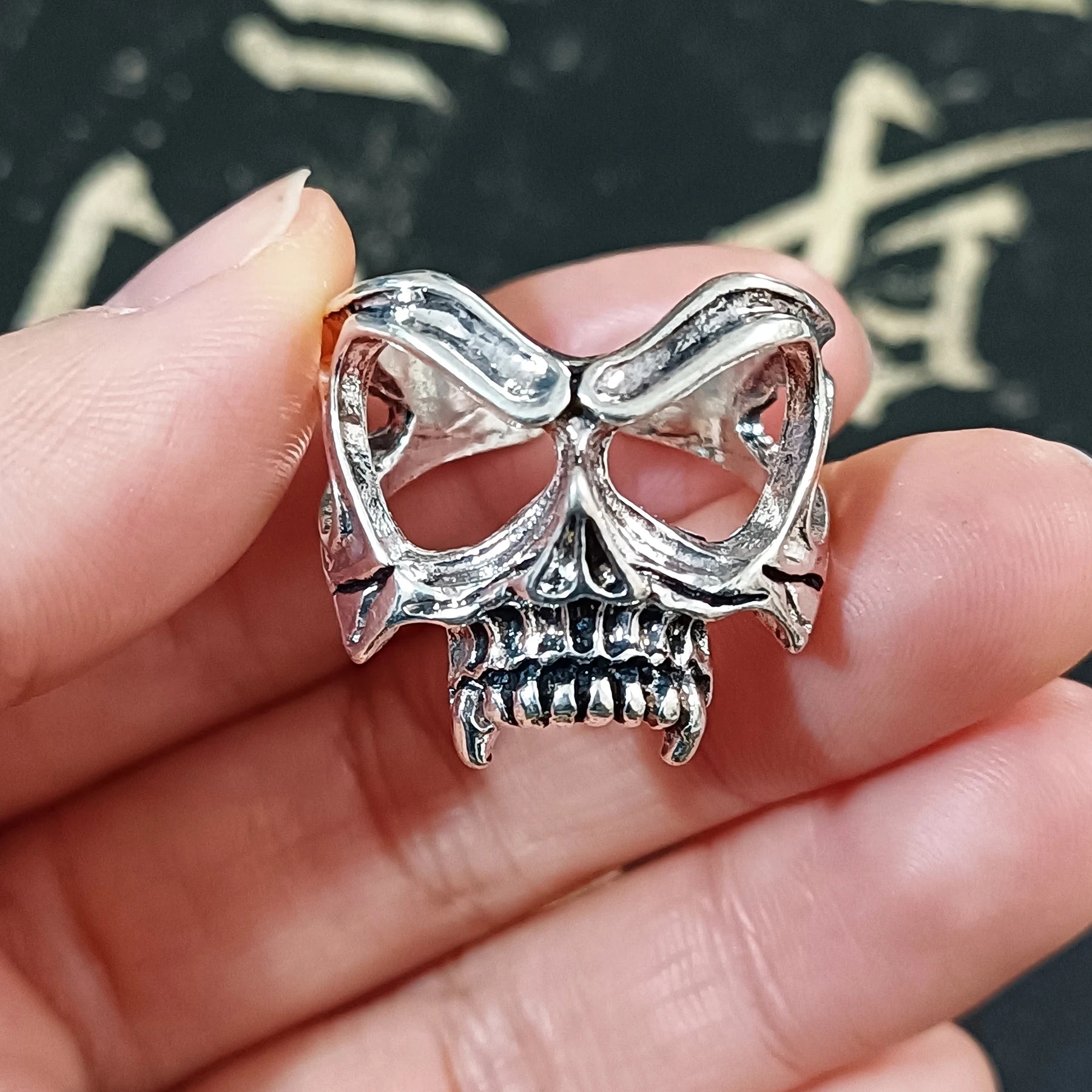 Vintage Silver Color Exaggerated Skeleton Hug Ring for Men Women Punk Adjustable Opening Ring Retro Jewelry Gift Dropshipping