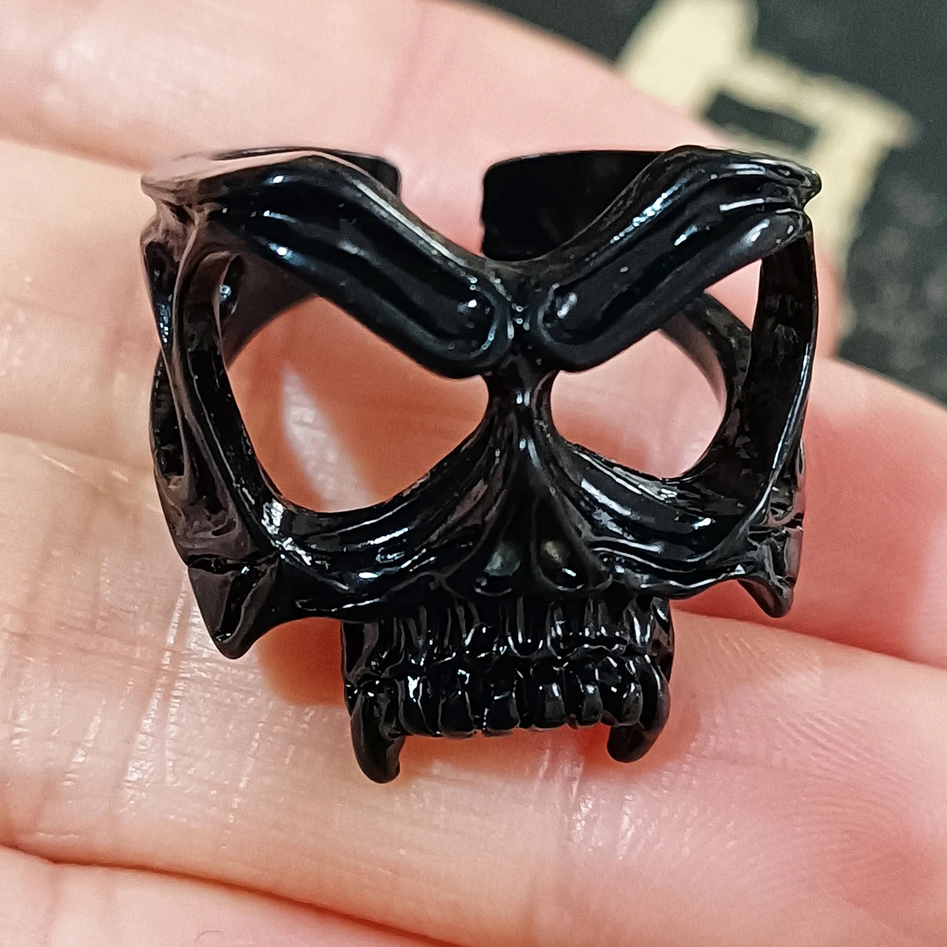 Vintage Silver Color Exaggerated Skeleton Hug Ring for Men Women Punk Adjustable Opening Ring Retro Jewelry Gift Dropshipping